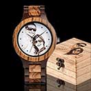 Montre en bois personnalisée avec photo sur le cadran et boite en bois personnalisée avec photo de couple sur la boite